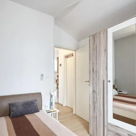 Bela ***** Apartment Pula