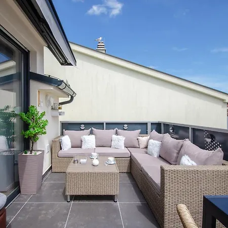 Bela ***** * プーラ